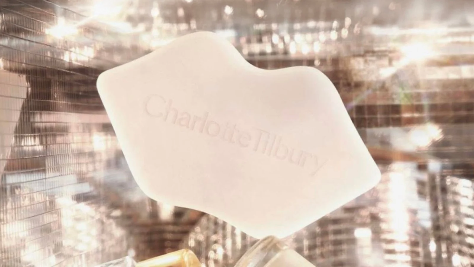 Charlotte tilbury guasha (without box, from set) Charlotte tilbury guasha (without box, from set)